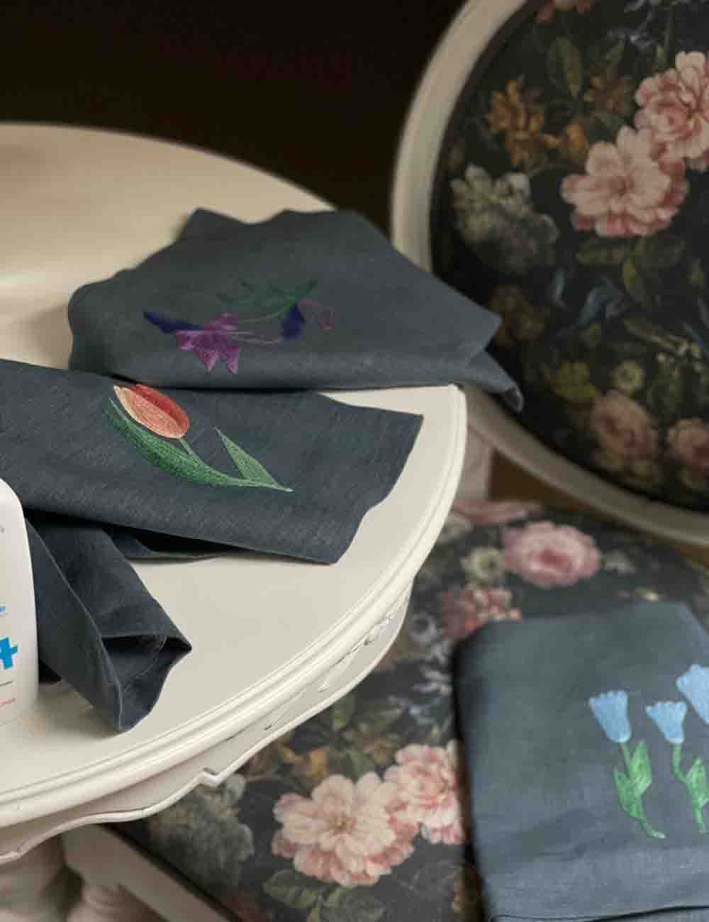 Linen napkins set x 4 , with hand embroidery; floral pattern ; Embroidered napkin. 5