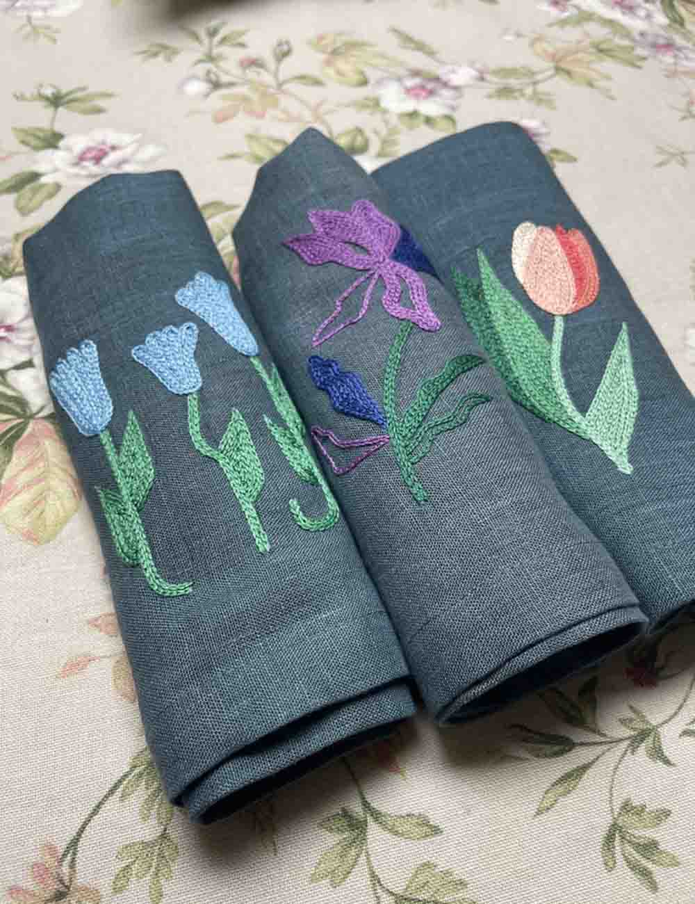 Linen napkins set x 4 , with hand embroidery; floral pattern ; Embroidered napkin. 3