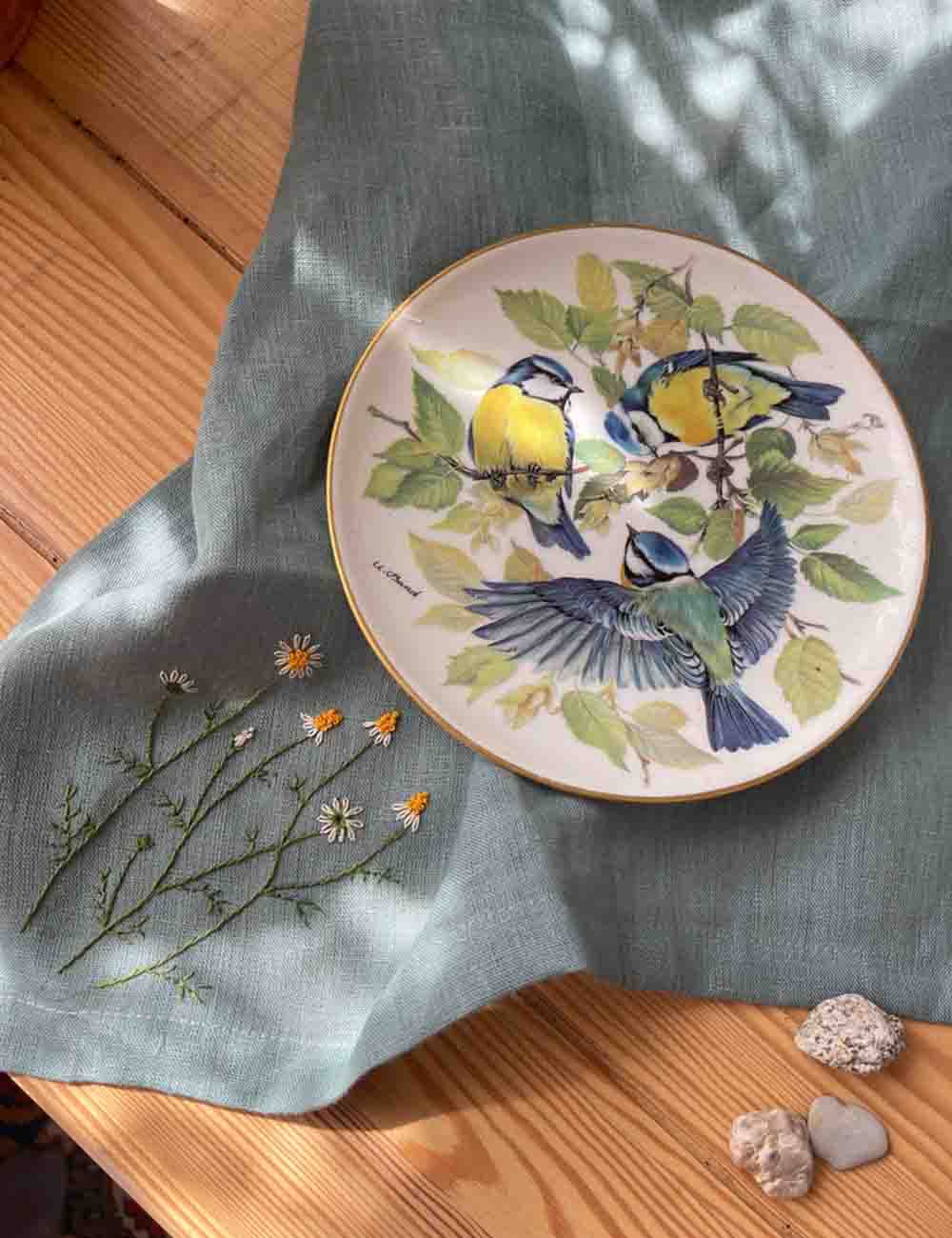 4x Linen napkins with hand embroidery are great table decorations for your family's happy moments. Unique Gift with lovely hand embroidery. 2