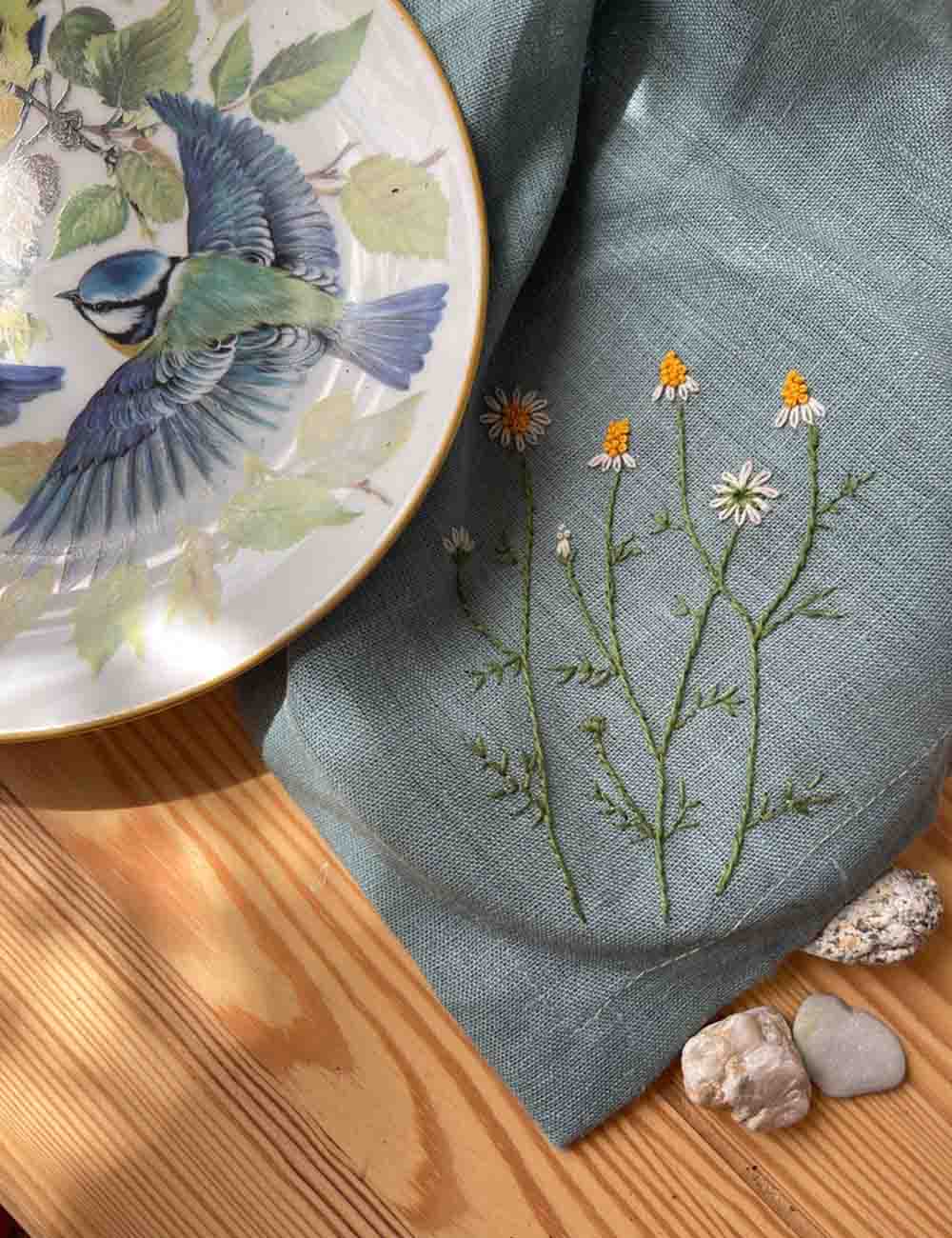 4x Linen napkins with hand embroidery are great table decorations for your family's happy moments. Unique Gift with lovely hand embroidery. 1