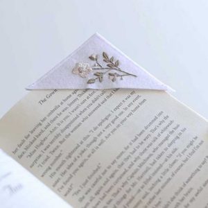 Botanical Elegance Embroidered Bookmark: Exquisite Literary Charm